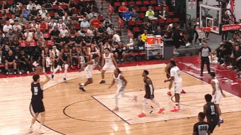 鹈鹕球员在比赛中心情不稳表现不佳