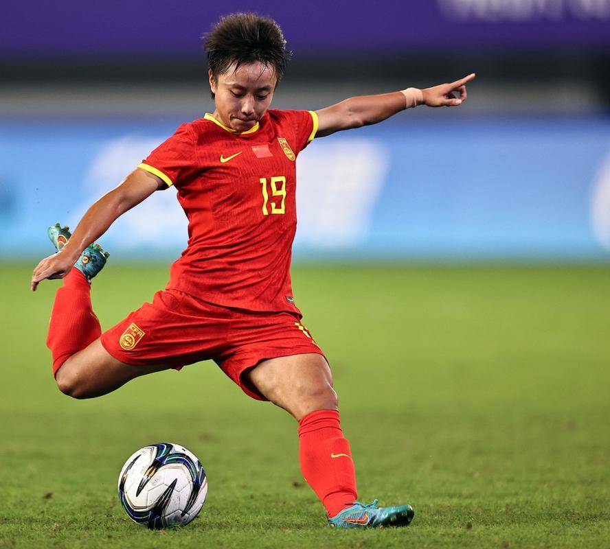 IM体育在线注册-精彩瞬间回放，球员犯错影响比赛