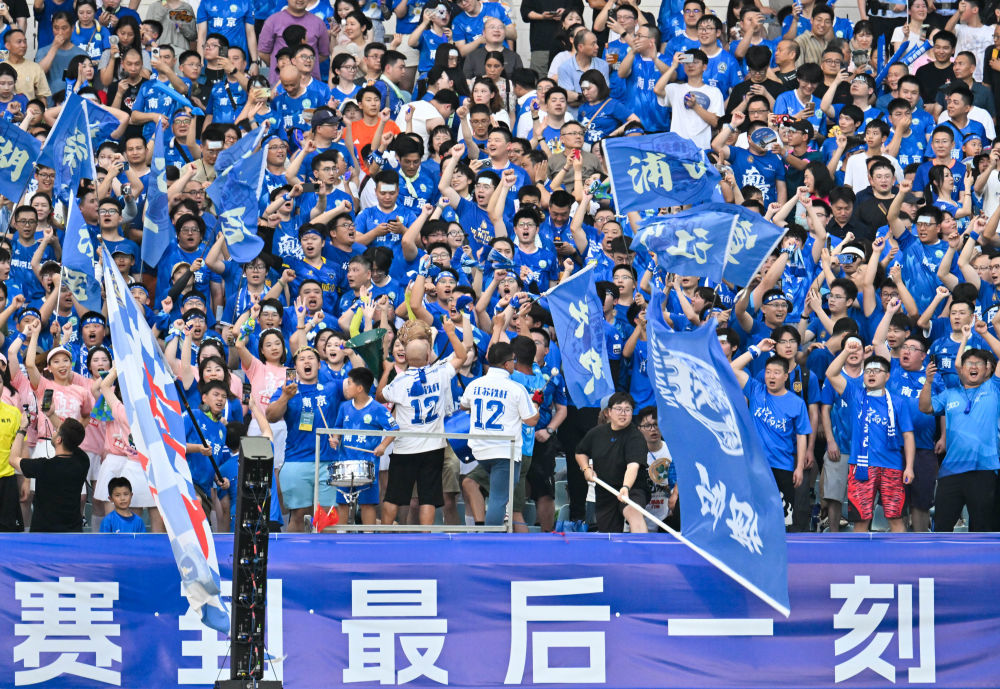 IM体育在线注册-苏宁新援亮相球场，助球队成功逆转对手