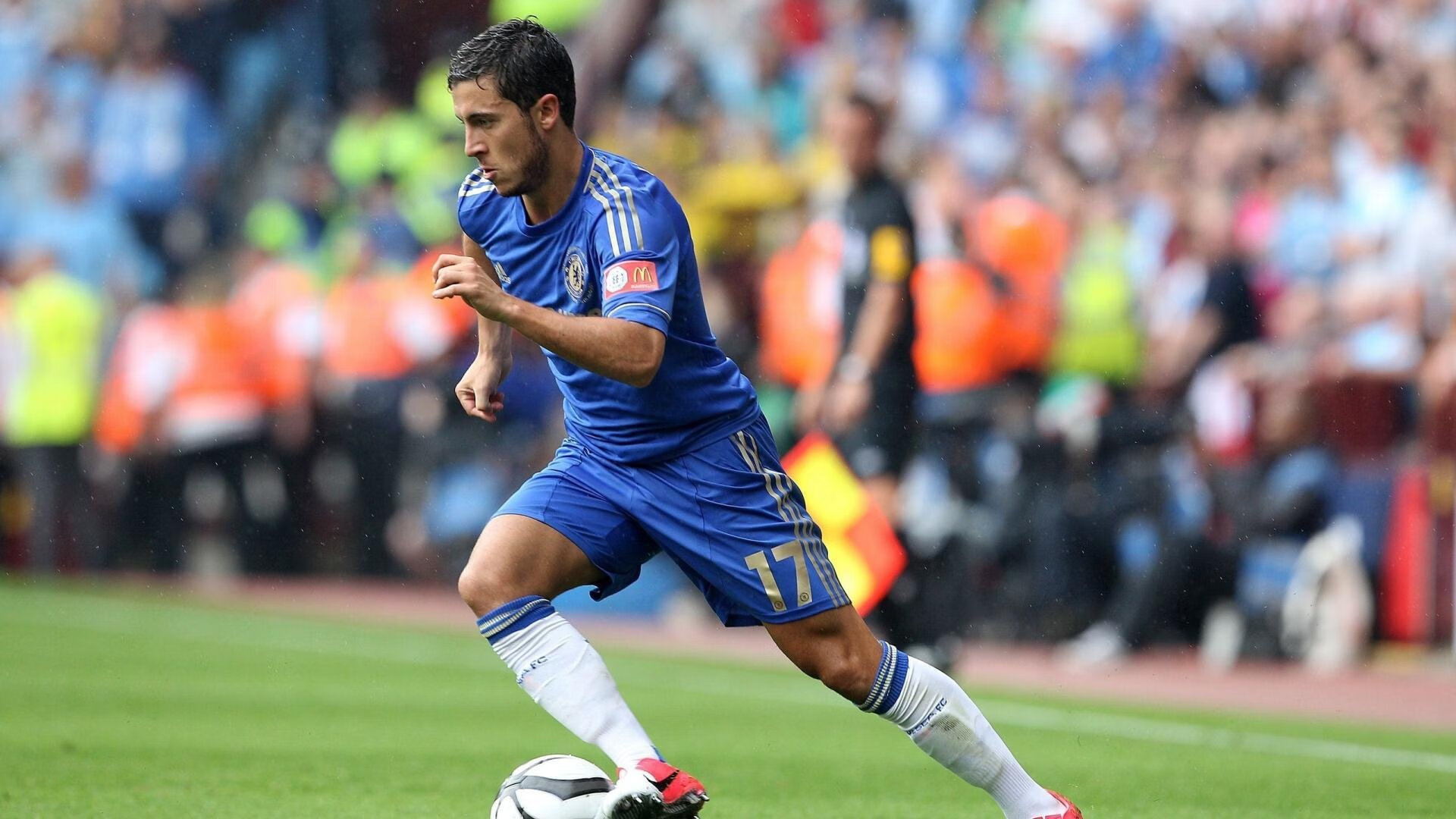 IM体育社区互动入口-南十字星下的绿茵试炼，当三狮孤星凯恩遇见蓝月军团