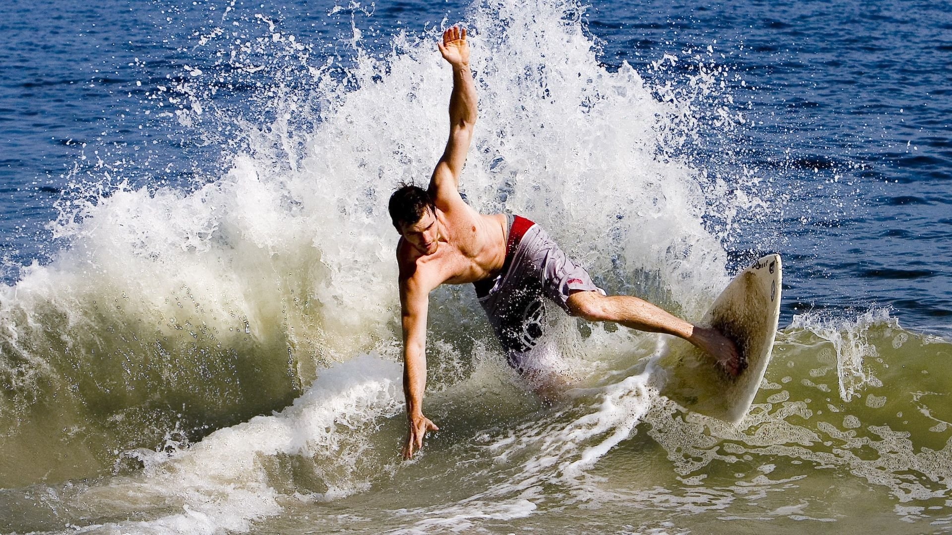 当足球与篮球的平行宇宙交汇，波兰带走阿森纳，卡塞米罗在NBA总决赛接管比赛
